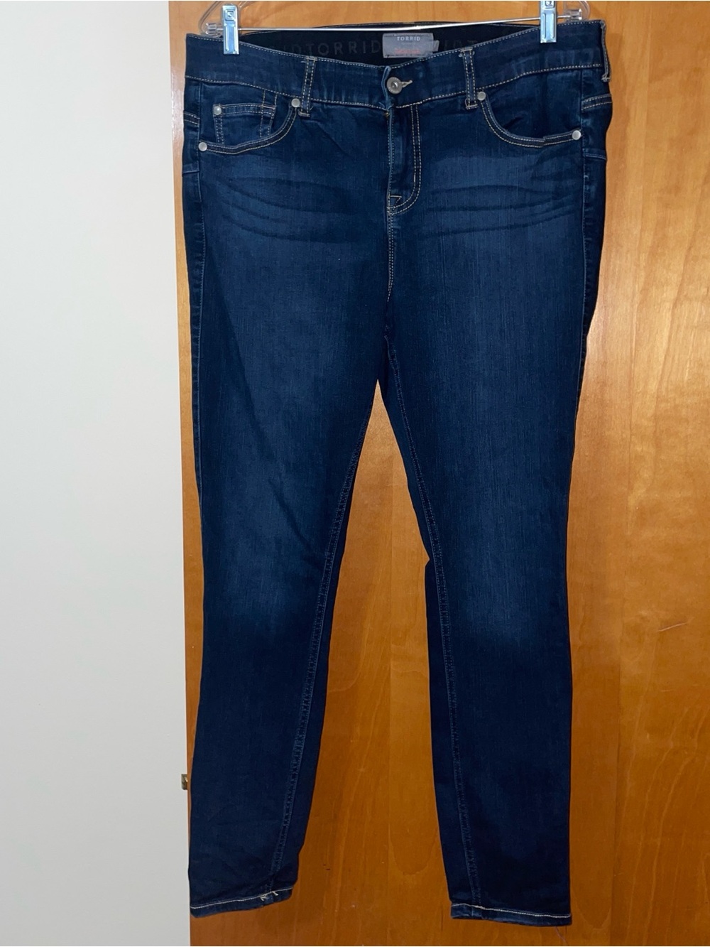 Torrid 16R -stretchy bombshell skinny jeans